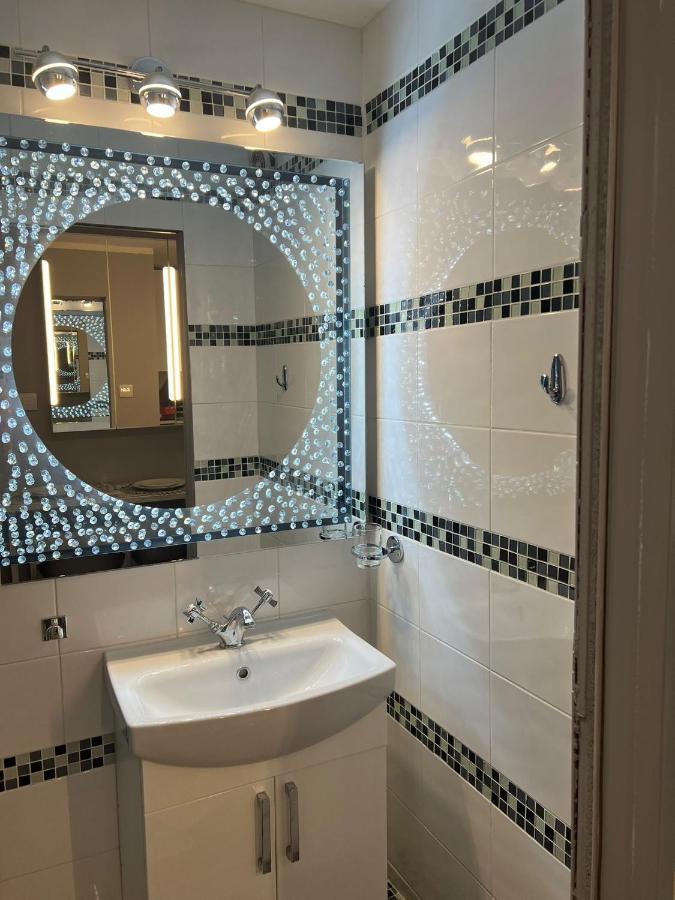 Apartment Luxe Free Wifi, Free Parking, Free Netflix Friern Barnet 외부 사진