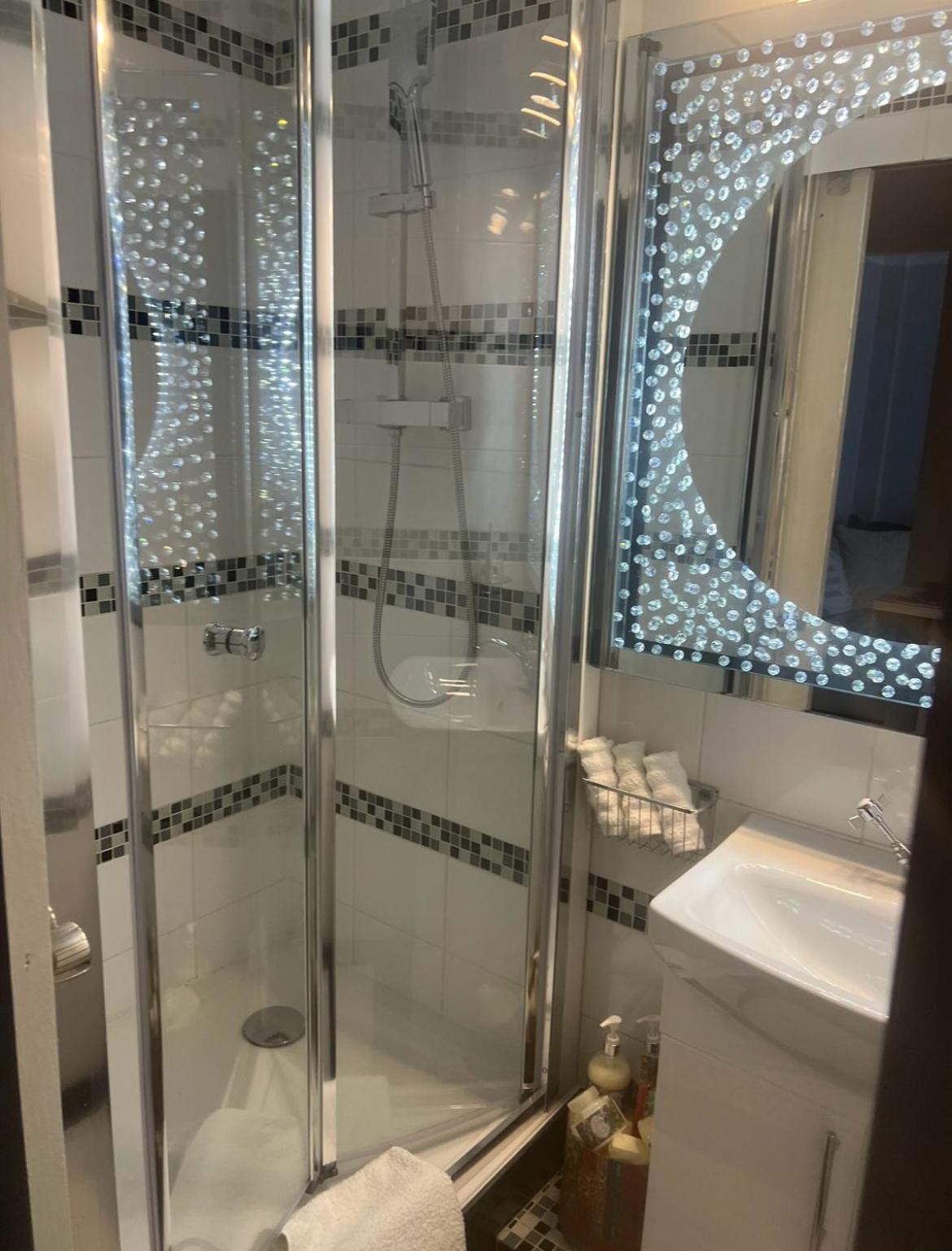 Apartment Luxe Free Wifi, Free Parking, Free Netflix Friern Barnet 외부 사진